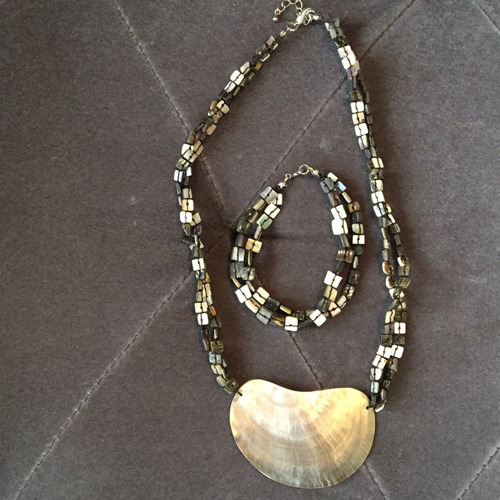 Handmade shell necklace and bracelet set
